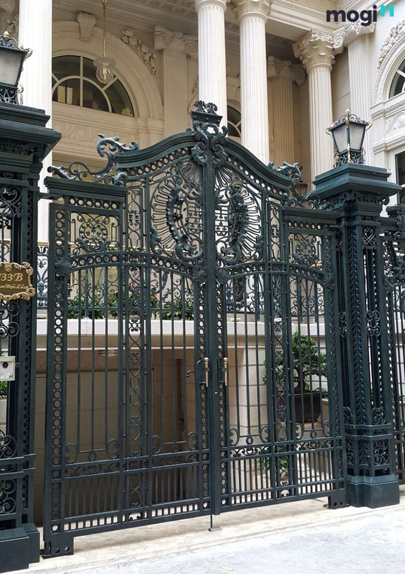 Thiết kế trụ cổng đẹp bằng sắt có độ bền cao, hoa văn nổi bậtc